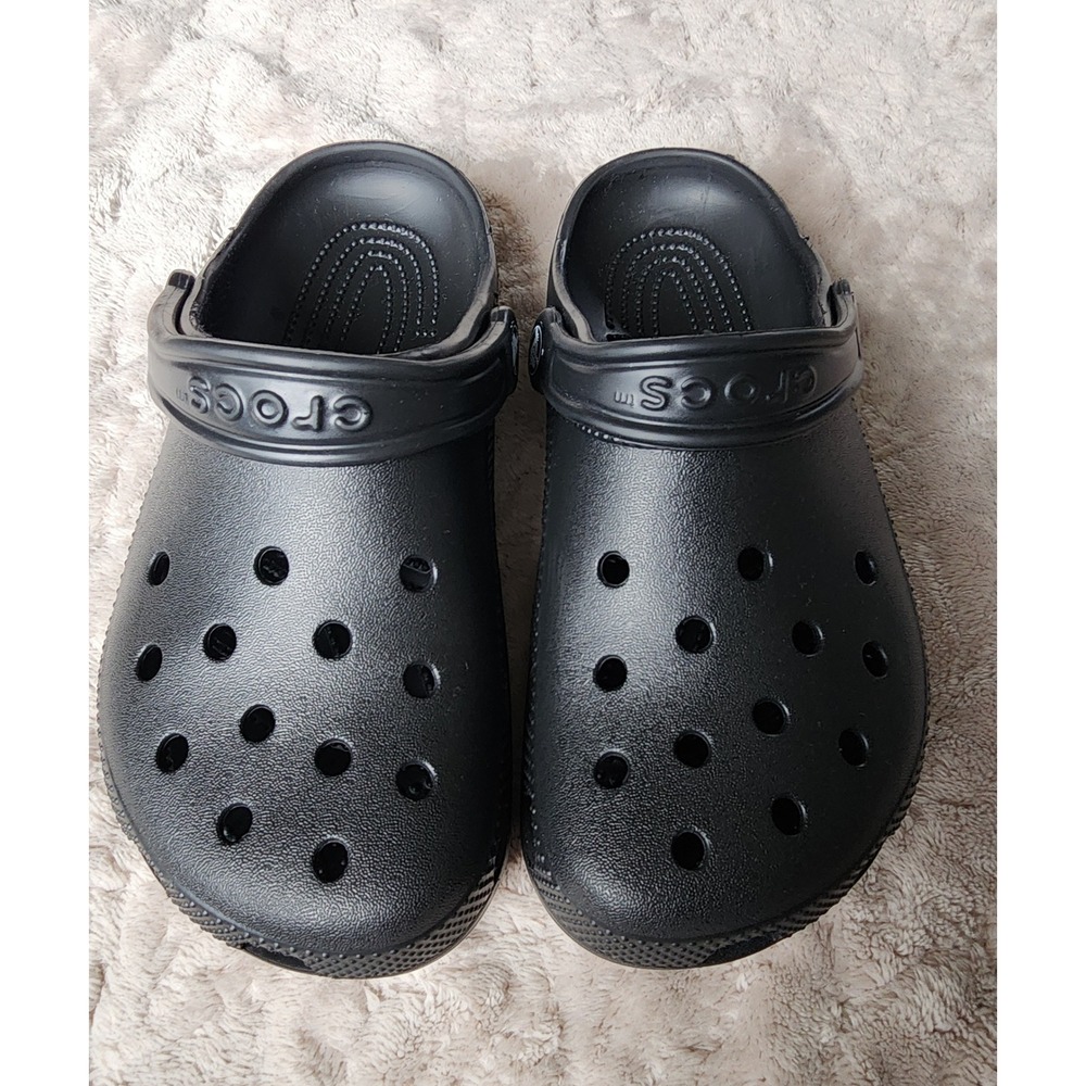 Crocs Classic Black Clog  Youth Size 4 Water Friendly Slip On Shoes